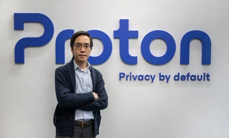Proton تقاضي Apple - صورة رئيسية توضيحية