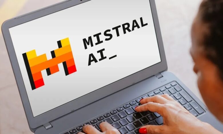 Mistral Le Chat - صورة رئيسية توضيحية