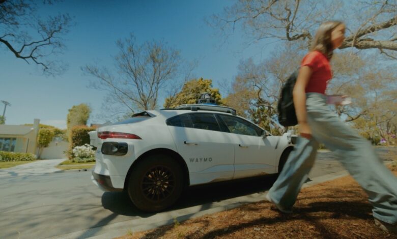 Waymo في فينيكس - صورة رئيسية توضيحية