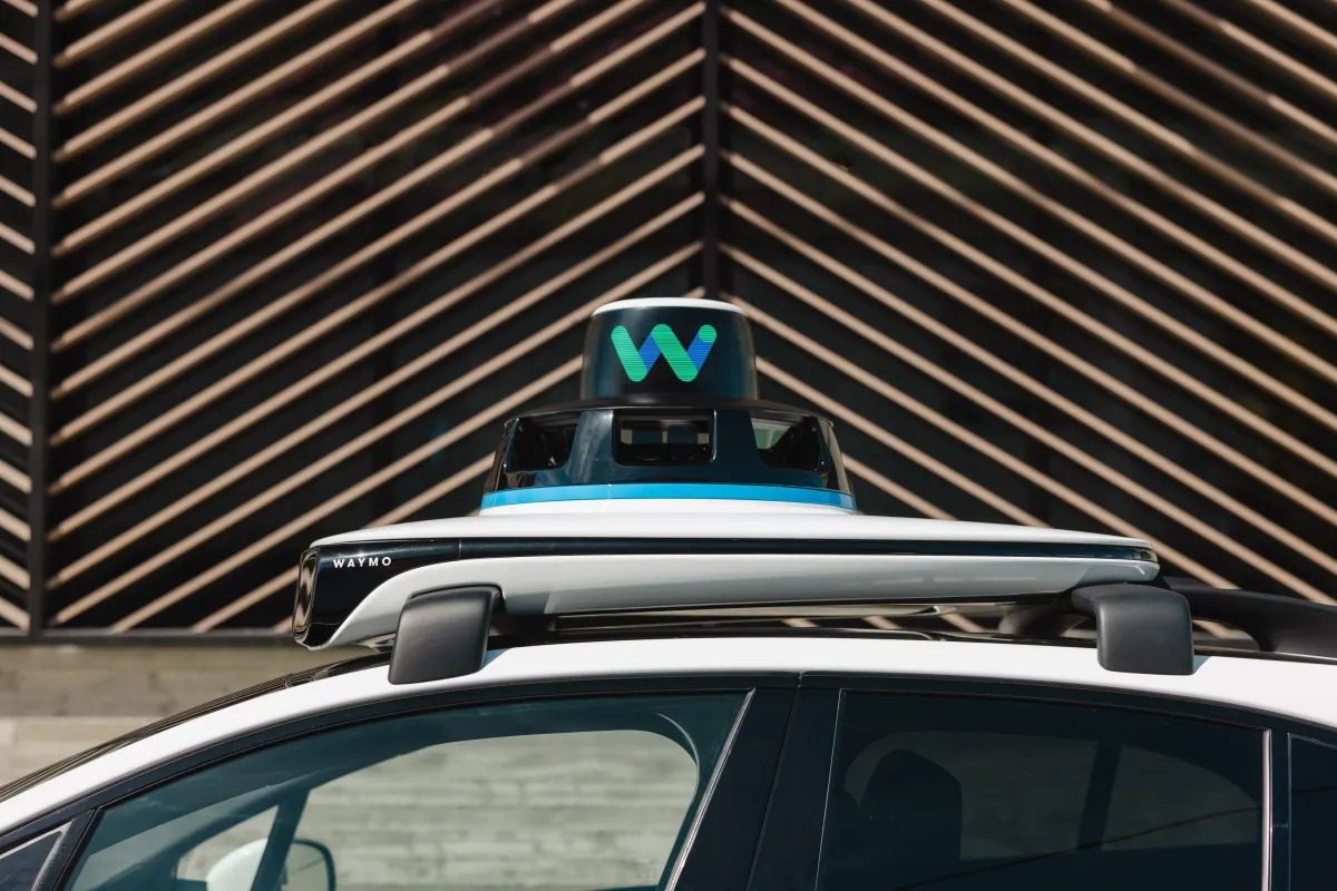 Waymo تدمج Gemini لتعزيز تجربة القيادة الذاتية