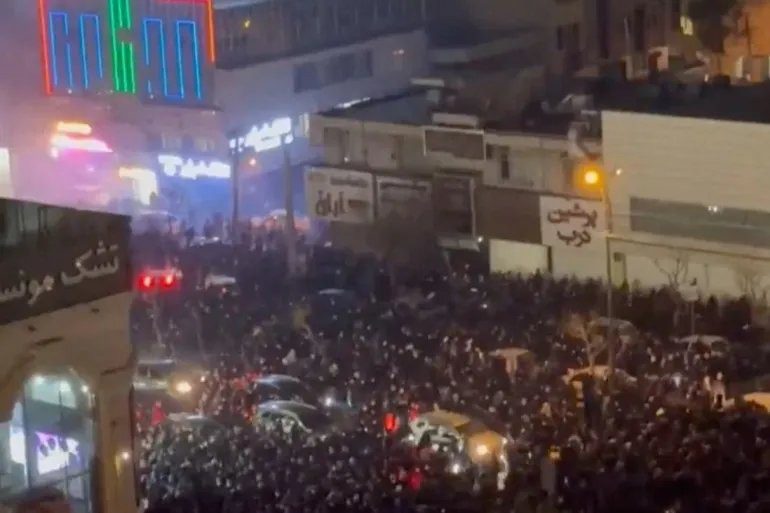 انقطاع الإنترنت في إيران قمع <a href=