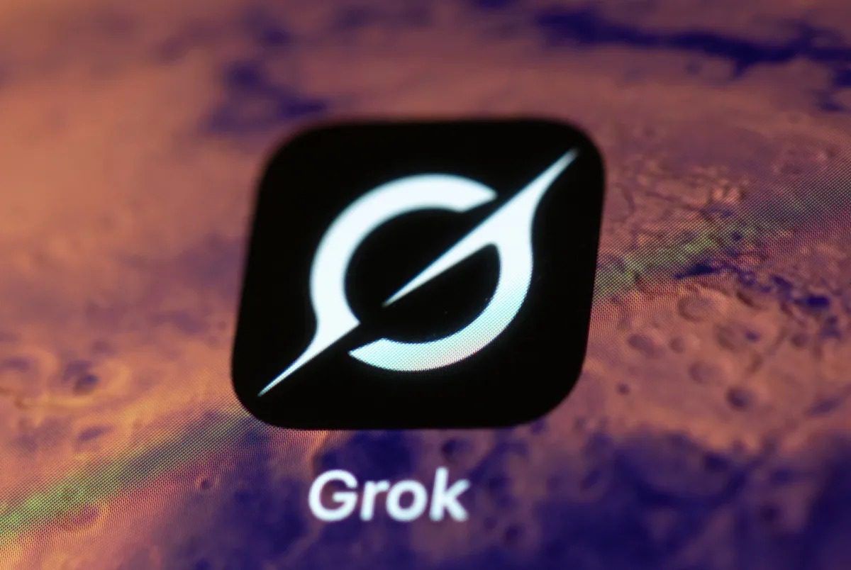 روبوت Grok ينتج محتوى مسيئاً